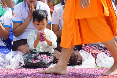 ภาพ No.129074:พระธรรมยาตราเดินธรรมยาตรา ณ ชุมชนรอบศูนย์ปฏิบัติธรรมภาคใต้ อ.บางกล่ำ จ.สงขลา วันที่ 10 มีนาคม พ.ศ. 2567