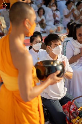 ภาพ No.112772:พิธีตักบาตรพระธรรมยาตราฯ ณ วัดสองพี่น้อง จ.สุพรรณบุรี วันที่ 15 มกราคม พ.ศ. 2567