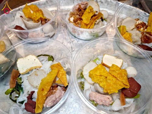 ภาพ No.202373:พิธีถวายภัตตาหารเป็นสังฆทาน แด่พระธรรมยาตรา ณ วัดพระธรรมกาย ตำบลคลองสาม อำเภอคลองหลวง จังหวัดปทุมธานี ในโครงการธรรมยาตรา กตัญญูบูชา มหาปูชนียาจารย์ พระมงคลเทพมุนี(สด จนฺทสโร) พระผู้ปราบมาร อนุสรณ์สถาน 7 แห่ง ปีที่ 13 วันที่ 27 มกราคม พ.ศ. 2568