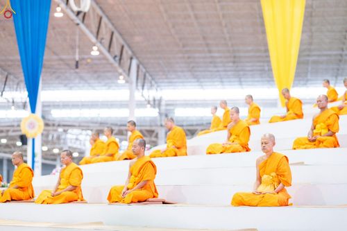 ภาพ No.227941:วันอาทิตย์ที่ 1 มิถุนายน พ.ศ. 2568 พิธีตักบาตร , พิธีบูชาข้าวพระ ณ วัดพระธรรมกาย จ.ปทุมธานี