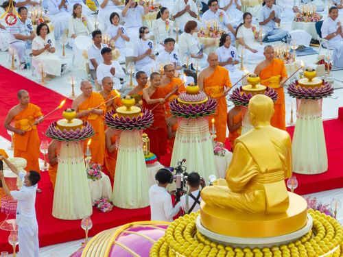 ภาพ No.192715:พิธีจุดประทีปถวายเป็นพุทธบูชา และบูชาธรรมมหาปูชนียาจารย์ ณ อนุสรณ์สถานคลองบางนางแท่น อ.สามพราน จ.นครปฐม ในโครงการธรรมยาตรา กตัญญูบูชา มหาปูชนียาจารย์ พระมงคลเทพมุนี(สด จนฺทสโร) พระผู้ปราบมาร อนุสรณ์สถาน 7 แห่ง ปีที่ 13 วันที่ 10 มกราคม พ.ศ. 2568