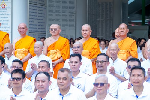 ภาพ No.330283:วันที่ 30 พฤษภาคม พ.ศ.2569 พิธีตัดปอยผมและปลงผม อุบาสกอุปสมบทอุทิศชีวิต 11 ท่าน ณ โบสถ์พระไตรปิฎก วัดพระธรรมกาย จังหวัดปทุมธานี