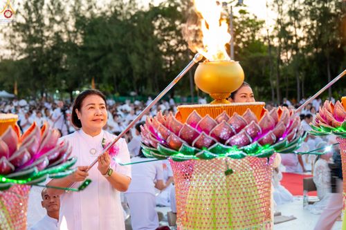 ภาพ No.292080:วันที่ 10 มกราคม พ.ศ. 2569 พิธีจุดประทีปถวายเป็นพุทธบูชา และบูชาธรรมมหาปูชนียาจารย์  ณ อนุสรณ์สถานคลองบางนางแท่น อ.สามพราน จ.นครปฐม ในโครงการธรรมยาตรา กตัญญูบูชา มหาปูชนียาจารย์ พระมงคลเทพมุนี(สด จนฺทสโร) พระผู้ปราบมาร อนุสรณ์สถาน 7 แห่ง ปีที่ 14