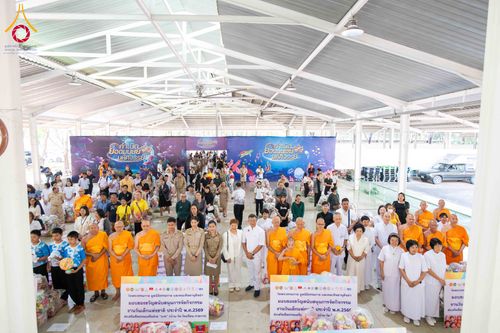 ภาพ No.291067:วันจันทร์ที่ 5 มกราคม พ.ศ. 2569  วัดพระธรรมกาย มูลนิธิธรรมกาย  จัดพิธีมอบของขวัญสนับสนุนการจัดกิจกรรมงานวันเด็กแห่งชาติ ประจำปี พ.ศ. 2569 ให้แก่องค์กรภาคีเครือข่ายกว่า 200 องค์กร ณ วัดพระธรรมกาย อ.คลองหลวง จ.ปทุมธานี