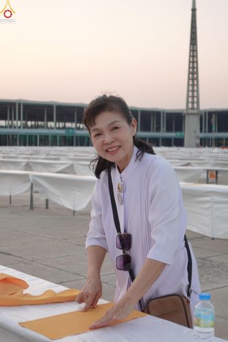 ภาพ No.321227:วันที่ 10-11 เมษายน พ.ศ.2569 การเตรียมกล่องไทยธรรม และการติดผ้ารับประเคน เพื่องานถวายมหาสังฆทาน 40,000 กว่าวัดทั่วประเทศ วันคุ้มครองโลก 22 เมษายน พ.ศ.2569 วัดพระธรรมกาย