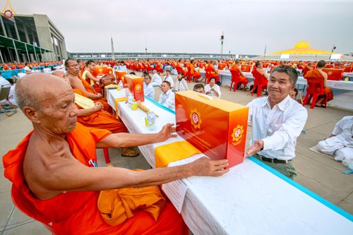 ภาพ No.325075:วันที่ 22 เมษายน พ.ศ.2569 (วันคุ้มครองโลก) พิธีถวายมหาสังฆทาน 40,000 กว่าวัดทั่วประเทศ (ชุดที่ 2) ณ ลานธรรม พระมหาธรรมกายเจดีย์ วัดพระธรรมกาย