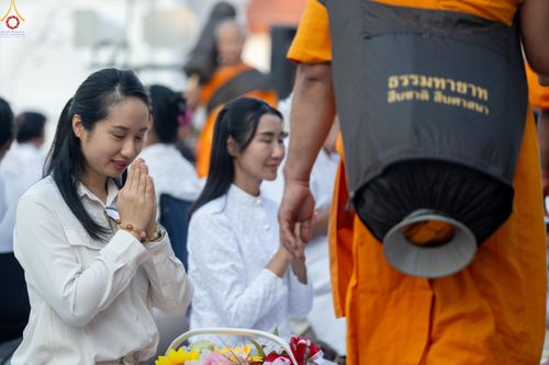 ภาพ No.295262:วันที่ 16 มกราคม พ.ศ. 2569 พิธีต้อนรับพระธรรมยาตรา อนุสรณ์สถานลำดับที่ 4 (ภาพชุดที่ 2) สถานที่เกิดด้วยกายธรรม ณ วัดโบสถ์บน ต.บางคูเวียง จ.นนทบุรี ในโครงการธรรมยาตรา กตัญญูบูชา มหาปูชนียาจารย์ พระมงคลเทพมุนี(สด จนฺทสโร) พระผู้ปราบมาร อนุสรณ์สถาน 7 แห่ง ปี