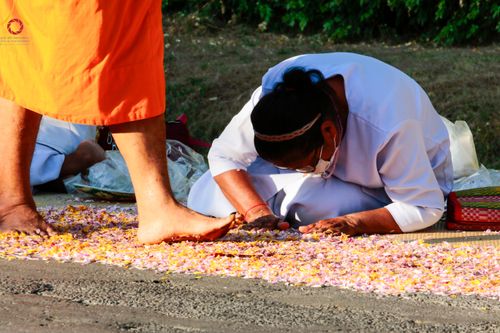 ภาพ No.105784:พิธีต้อนรับพระธรรมยาตรา ในโครงการธรรมยาตรากตัญญูบูชา มหาปูชนียาจารย์ พระมงคลเทพมุนี(สด จนฺทสโร) พระผู้ปราบมาร อนุสรณ์สถาน 7 แห่ง ปีที่ 12 วันที่ 3 มกราคม พ.ศ. 2567 ณ อนุสรณ์สถานโลตัสแลนด์ จ.สุพรรณบุรี