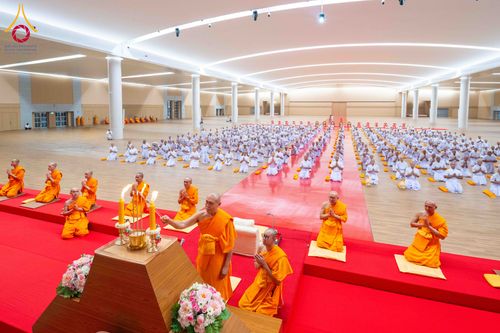 ภาพ No.319494:วันเสาร์ที่ 4 เมษายน พ.ศ.2569 พิธีขอขมา มอบผ้าไตร และถวายบาตรแด่นาคธรรมทายาท ในโครงการบรรพชาสามเณรฟื้นฟูพระพุทธศาสนาทั่วไทย โครงการหน่อแก้วเปรียญธรรม รุ่นที่ 14 โครงการสามเณรยุวธรรมทายาท รุ่นที่ 34 โครงการสามเณรมัชฌิมธรรมทายาท รุ่นที่ 30 ณ สภาธรรมกายสากล