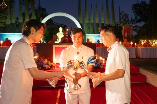 ภาพ No.332831:วันอาทิตย์ที่ 31 พฤษภาคม พ.ศ. 2569 วันวิสาขบูชา ณ วัดพระธรรมกายแคลิฟอร์เนีย  ประเทศสหรัฐอเมริกา