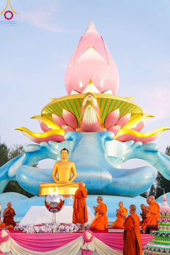 ภาพ No.97250:พิธีทอดผ้าป่า เพื่อสร้าง "ลานอเนกประสงค์พญานาค 4 ตระกูล" และพิธีจุดประทีปโคมลอย ลอยกระทง ถวายประทีปเป็นพุทธบูชา ณ พุทธอุทยานนานาชาติ จ.หนองคาย วันที่ 27 พฤศจิกายน พ.ศ. 2566