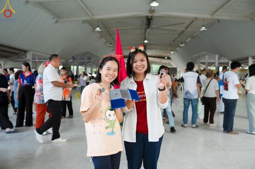 ภาพ No.111212:กิจกรรมงานวันเด็กแห่งชาติ รวมพลังเด็กเก่งและดี สร้างความดีสากล ปีที่ 6 ร่วมจัดโดย เทศบาลเมืองท่าโขลง พุทธสมาคมปทุมธานี องค์การบริหารส่วนตำบลคลองสาม ณ วัดพระธรรมกาย จ.ปทุมธานี วันที่ 13 มกราคม พ.ศ. 2567