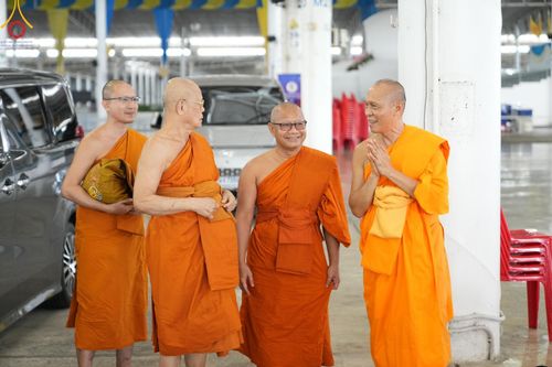 ภาพ No.146072:วันมหารำลึก ครั้งที่ 34 พิธีร่วมรำลึกถึงนักสร้างบารมีที่ล่วงลับไปแล้ว , พิธีสวดพระพุทธมนต์ ณ ห้องแก้วสารพัดนึก 1 วัดพระธรรมกาย วันเสาร์ที่ 27 กรกฎาคม พ.ศ. 2567