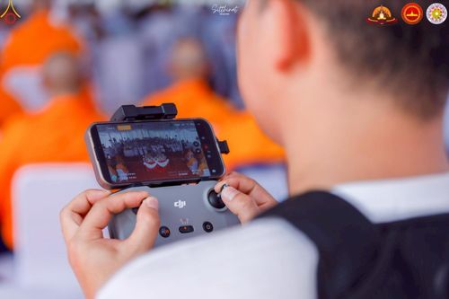 ภาพ No.224731:วันที่ 11 -12 พฤษภาคม พ.ศ. 2568 คณะพระอาจารย์ เจ้าหน้าที่ อาสาสมัคร นักศึกษา ทั้งชาวอินโดนีเซีย และชาวไทย ร่วมแรงร่วมใจ เตรียมงาน เก็บงาน ในวันวิสาขบูชา ณ พระมหาเจดีย์บรมพุทโธ ประเทศอินโดนีเซีย