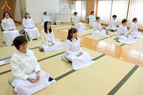 ภาพ No.213416:วันอาทิตย์ที่ 16 มีนาคม พ.ศ. 2568 พิธีบุพเปตพลี, ถวายภัตตาหาร, ปล่อยปลา วัดพระธรรมกายคานากาว่า ประเทศญี่ปุ่น