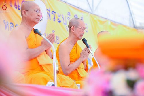 ภาพ No.95383:พิธีทอดกฐินสามัคคี เพื่อสร้างอาคาร 80 ปี หลวงพ่อธัมมชโย ณ ศูนย์ปฏิบัติธรรมวิหารแดง อำเภอวิหารแดง จ.สระบุรี วันที่ 18 พฤศจิกายน พ.ศ. 2566