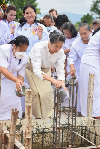 ภาพ No.87630:พิธีสวดพุทธมนต์วันละสังขาร คุณยายอาจารย์ มหารัตนอุบาสิกาจันทร์ ขนนกยูง และพิธีเทคอนกรีตฐานราก อาคาร 80 ปี หลวงพ่อธัมมชโย ณ ศูนย์ปฏิบัติธรรมวิหารแดง ต.เจริญธรรม อ.วิหารแดง จ.สระบุรี วันที่ 10 กันยายน พ.ศ. 2566