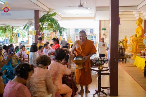 ภาพ No.178296:พิธีทอดกฐิน ณ ศูนย์ปฏิบัติธรรมเทียนถวาย ต.หนองไทร อ.ด่านขุนทด จ.นครราชสีมา ในโครงการทอดกฐินสามัคคีทั่วไทย 30,000 วัด บูชาธรรม 80 ปี หลวงพ่อธัมมชโย โดยคณะศิษยานุศิษย์วัดพระธรรมกาย วันที่ 7 พฤศจิกายน พ.ศ. 2567