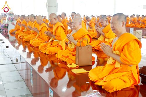 ภาพ No.262663:วันที่ 18,25 ตุลาคม พ.ศ. 2568 พิธีถวายภัตตาหารเมนูสวรรค์ เพื่อการบรรลุธรรม ณ หอฉันคุณยายอาจารย์ฯ วัดพระธรรมกาย