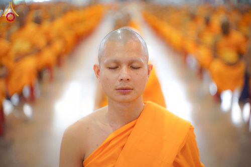 ภาพ No.258110:วันอาทิตย์ที่ 5 ตุลาคม พ.ศ. 2568 พิธีบูชาข้าวพระ ณ สภาธรรมกายสากล วัดพระธรรมกาย