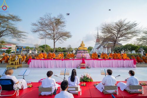ภาพ No.58100:พิธีตักบาตรพระภิกษุและสามเณร 180 รูป ณ ลานองค์พระสมุทรเจดีย์ จ.สมุทรปราการ วันเสาร์ที่ 27 เมษายน พ.ศ. 2567