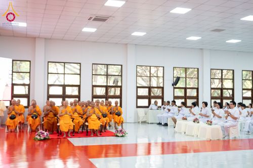 ภาพ No.194742:พิธีเจริญพระพุทธมนต์ และทำบุญตักบาตร ถวายพระราชกุศล แด่พระบาทสมเด็จพระเจ้าอยู่หัว เนื่องในโอกาสพระราชพิธีสมมงคล พระชนมายุเท่าพระบาทสมเด็จพระพุทธยอดฟ้าจุฬาโลกมหาราช สมเด็จพระปฐมบรมกษัตริยาธิราชแห่งพระราชวงศ์จักรี พุทธศักราช 2568 วันที่ 14 มกราคม พ.ศ. 2568