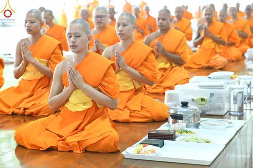ภาพ No.169749:พิธีถวายภัตตาหารเมนูสวรรค์ "เพื่อการบรรลุธรรม" เนื่องในวันลอยกระทง (ขึ้น 15 ค่ำ เดือน 12) วันศุกร์ที่ 15 พฤศจิกายน พ.ศ. 2567 ณ หอฉันคุณยายอาจารย์ฯ วัดพระธรรมกาย