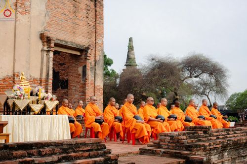 ภาพ No.138508:พิธีตักบาตร วัดราชบูรณะ จ.พระนครศรีอยุธยา วันที่ 25 พฤษภาคม พ.ศ.2567