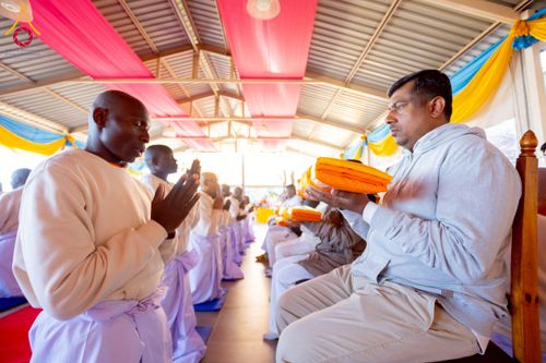 ภาพ No.231630:โครงการบรรพชาอุปสมบทหมู่ครั้งที่ 2 ณ วัดพระธรรมกายโจฮันเนสเบิร์ก ประเทศแอฟริกาใต้ วันอาทิตย์ 29 มิถุนายน พ.ศ. 2568