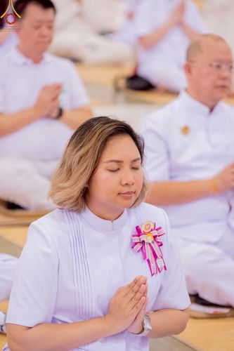 ภาพ No.219386:วันอังคารที่ 22 เมษายน พ.ศ. 2568 พิธีมอบปัจจัยช่วยเหลือครู 4 จังหวัดชายแดนภาคใต้ , พิธีกล่าวคำถวายอุปกรณ์ เพื่อเตรียมการต้อนรับคณะสงฆ์ฯ , พิธีกล่าวคำถวายภัตตาหารเป็นสังฆทาน , คณะสงฆ์ฉันภัตตาหารเพล  เนื่องในวันคุ้มครองโลก พิธีถวายมหาสังฆทานแด่คณะสงฆ์