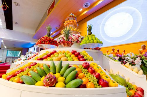 ภาพ No.222751:วันอาทิตย์ต้นเดือนที่ 4 พฤษภาคม พ.ศ. 2568 พิธีบูชาข้าวพระ ณ สภาธรรมกายสากล วัดพระธรรมกาย