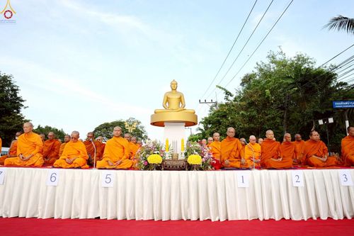 ภาพ No.235135:วันอาทิตย์ที่ 27 กรกฎาคม พ.ศ. 2568 พิธีตักบาตรพระ1,000 รูป ทำบุญเมืองพัทลุง ประธานสงฆ์ พระปริยัติวชิโรดม  เจ้าคณะจังหวัดพัทลุง ประธานฆราวาส นายรัฐศาสตร์ ชิดชู  ผู้ว่าราชการจังหวัดพัทลุง