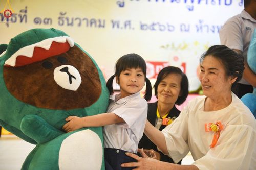 ภาพ No.102313:วันรวมพลังเด็กดี ผู้นำฟื้นฟูศีลธรรมโลก จังหวัดสระบุรี ณ ห้างทวีกิจคอมเพล็กซ์  อ.เมือง จ.สระบุรี วันพุธที่ 13 ธันวาคม พ.ศ. 2566