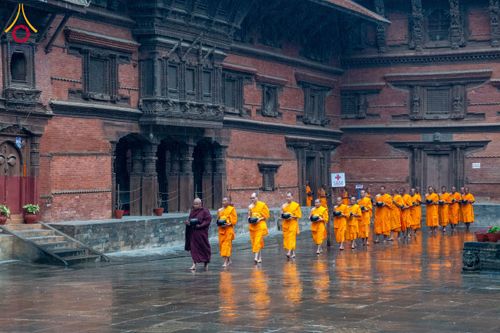 ภาพ No.132519:สามเณรเนปาล บิณฑบาต ย่านทาเมล เมืองกาฐมาณฑุ และเมืองปาฏัน ในโครงการบรรพชา 1,250 รูป ประเทศเนปาล วันที่ 20 มีนาคม พ.ศ. 2567