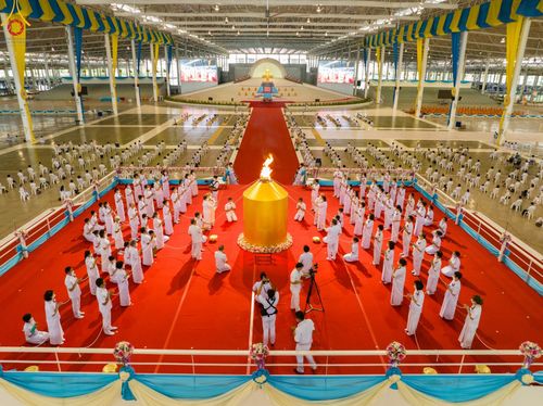 พิธีจุดเทียนใจ ไฟนิรันดร์ อนันตชัย วันอาทิตย์ที่ 24 กันยายน พ.ศ. 2566 ณ สภาธรรมกายสากล วัดพระธรรมกาย