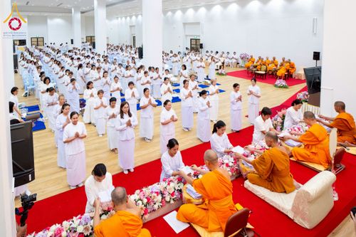 ภาพ No.221842:โครงการปฏิบัติธรรมอบรมศีลธรรม “บวชอุบาสิกาแก้ว” ถวายเป็นพระราชกุศลแด่พระบาทสมเด็จพระเจ้าอยู่หัว เนื่องในโอกาสมหามงคล “วันฉัตรมงคล”  ระหว่างวันที่ 2 – 4 พฤษภาคม 2568  ณ อาคาร 115 ปี คุณยายอาจารย์ฯ