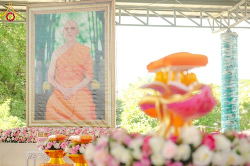 ภาพ No.175100:พิธีทอดกฐินสถาปนา แผ่นสิริฉะทะนะรัสมี(หลังคา) อาคาร 80 ปี หลวงพ่อธัมมชโย ณ ศูนย์ปฏิบัติธรรมวิหารแดง จ.สระบุรี วันเสาร์ที่ 9 พฤศจิกายน พ.ศ. 2567