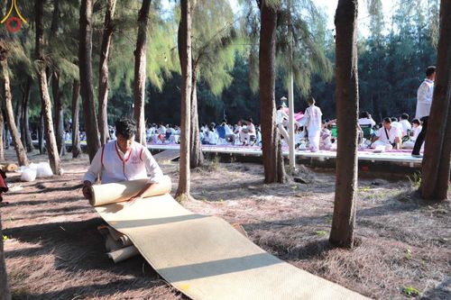 ภาพ No.198704:V.50 สารพัดV สารพัดดี ที่ธรรมยาตรา ในโครงการธรรมยาตรา กตัญญูบูชา มหาปูชนียาจารย์ พระมงคลเทพมุนี(สด จนฺทสโร) พระผู้ปราบมาร อนุสรณ์สถาน 7 แห่ง ปีที่ 13 ระหว่างวันที่ 2-31 มกราคม พ.ศ. 2568