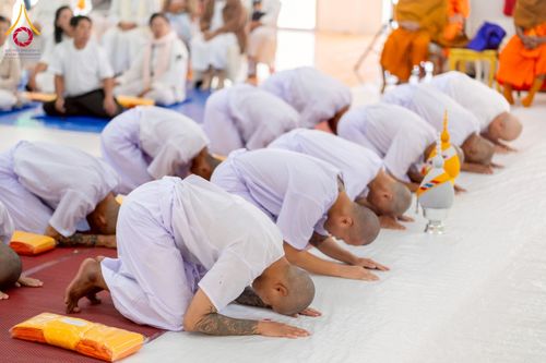 ภาพ No.275844:วันพุธที่ 3 ธันวาคม พ.ศ. 2568 พิธีบรรพชาอุปสมบท โครงการอุปสมบทบูชาธรรมมหาปูชนียาจารย์ ศูนย์อบรม : ศูนย์ส่งเสริมศีลธรรม จ.พะเยา ณ โบราณสถานพระธาตุจอมทอง และ โบสถ์กลางน้ำ วัดพระธาตุศรีโคมคำ อำเภอเมือง จังหวัดพะเยา