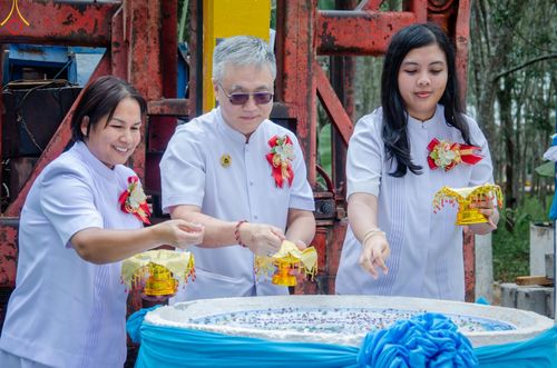 ภาพ No.83083:พิธีทอดผ้าป่าและพิธีตอกเสาเข็มมงคลสถาปนา  กุฏิพระผู้ปราบมาร  พระมงคลเทพมุนี (สด จนฺทสโร)  ณ ศูนย์ปฏิบัติธรรมพัทลุง อ.เขาชัยสน จ.พัทลุง ในวันเสาร์ ที่ 24 มิถุนายน พ.ศ.2566