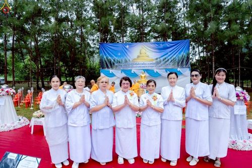 ภาพ No.238328:วันเสาร์ที่ 9 สิงหาคม พ.ศ. 2568 พิธีกลั่นแผ่นดิน โปรยทราย และจุดประทีปถวายเป็นพุทธบูชา จ.ระยอง สถาปนาองค์พระเจดีย์เพื่อสร้างสันติภาพโลก ณ ศูนย์ปฏิบัติธรรมระยอง(บ้านช่องลม) ต.บางบุตร อ.บ้านค่าย จ.ระยอง