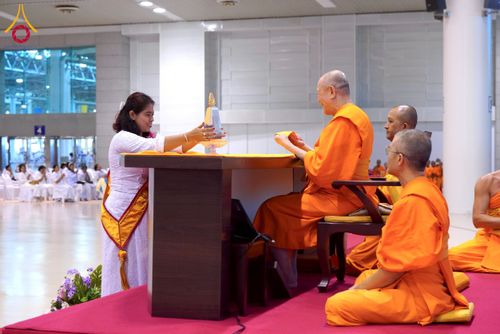 ภาพ No.232134:วันอาทิตย์ที่ 6 กรกฏาคม พ.ศ. 2568 พิธีมอบโล่เกียรติคุณ สวดธัมมจักกัปปวัตตนสูตร และรางวัลโครงการผู้นำแสงสว่างออนไลน์ ณ ห้องแก้วสารพัดนึก1 สภาธรรมกายสากล วัดพระธรรมกาย