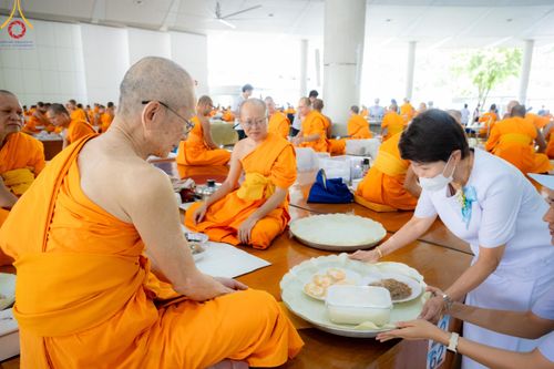 ภาพ No.168665:พิธีถวายภัตตาหารเมนูสวรรค์ ณ หอฉันคุณยายอาจารย์ วัดพระธรรมกาย ในวันเสาร์ที่ 9 พฤศจิกายน พ.ศ. 2567