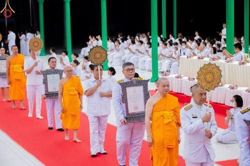 ภาพ No.123221:พิธีพระราชทานสัญญาบัตร พัดยศ และผ้าไตร แด่พระสงฆ์ในเขตปกครองคณะสงฆ์หนกลาง ณ วัดพระศรีมหาธาตุ เขตบางเขน กรุงเทพมหานคร และพิธีมุทิตาสักการะพระสังฆาธิการ ผู้ได้รับเลื่อนและตั้งสมณศักดิ์ ตามพระบรมราชโองการ ณ วัดพระธรรมกาย ในวันที่ 4 กุมภาพันธ์ พ.ศ. 2567