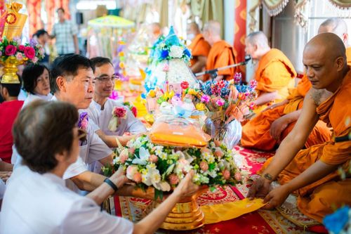 ภาพ No.164551:พิธีทอดกฐิน ณ วัดเทพมงคล อ.บางซ้าย จ.พระนครศรีอยุธยา ในโครงการกฐินสามัคคีทั่วไทย 30,000 วัด บูชาธรรม 80 ปี หลวงพ่อธัมมชโย โดยคณะศิษยานุศิษย์วัดพระธรรมกาย วันที่ 20 ตุลาคม พ.ศ. 2567