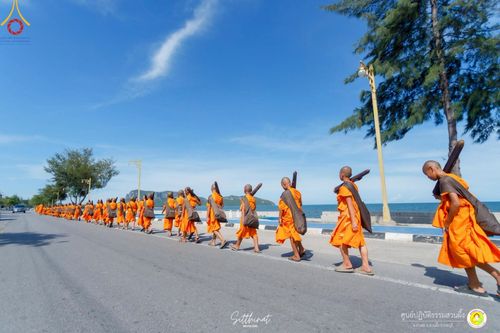 ภาพ No.222130:วันที่ 26-27 เมษายน พ.ศ. 2568 ศูนย์ปฏิบัติธรรมสวนผึ้ง ร่วมกับ ธุดงค์คสถานประจวบคีรีขันธ์ และวัดอ่าวน้อย  จัดกิจกรรมเดินธรรมยาตรา ตักบาตรข้าวสารอาหารแห้ง และจุดประทีปถวายเป็นพุทธบูชา ณ วัดอ่าวน้อย จ.ประจวบคีรีขันธ์