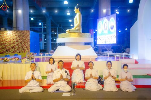 ภาพ No.137385:พิธีฉลองชัยสวดมนต์บทธรรมจักร 6,400,000,000 จบ ณ มหารัตนวิหารคด วัดพระธรรมกาย ในวันวิสาขบูชา พุธที่ 22 พฤษภาคม พ.ศ. 2567 ( วันพระขึ้น 15 ค่ำ เดือน 6 )