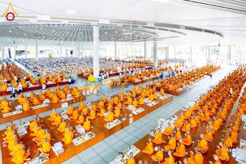 ภาพ No.245098:วันพุธที่ 10 กันยายน พ.ศ. 2568 พิธีถวายภัตตาหารเมนูสวรรค์ เนื่องในวันครบ 25 ปี วันละสังขารคุณยายอาจารย์มหารัตนอุบาสิกาจันทร์ ขนนกยูง ณ หอฉันคุณยายอาจารย์ฯ วัดพระธรรมกาย