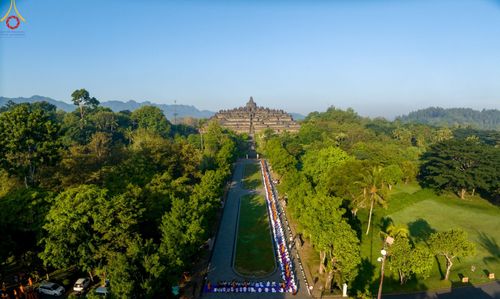 ภาพ No.104110:พิธีเดินธรรมยาตรา สามเณรธรรมทายาทชาวอินโดนีเซียกว่า 1,000 รูป ณ มหาเจดีย์บุโรพุทโธ ประเทศอินโดนีเซีย ในวันที่ 21 ธันวาคม พ.ศ. 2566