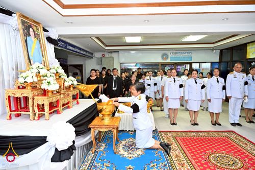 ภาพ No.260873:อำเภอคลองหลวง จัดพิธีสรงน้ำพระบรมศพ สมเด็จพระนางเจ้าสิริกิติ์ พระบรมราชินีนาถ พระบรมราชชนนีพันปีหลวง  ด้วยสำนึกในพระมหากรุณาธิคุณตราบนิจนิรันดร์ วันที่ 26 ตุลาคม พ.ศ. 2568 เวลา 09.30 น. ณ ที่ว่าการอำเภอคลองหลวง จังหวัดปทุมธานี